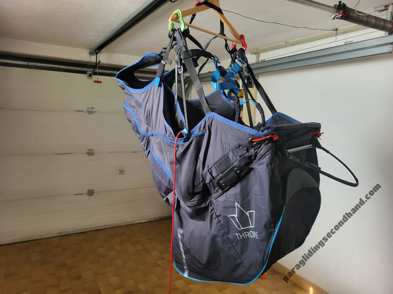 Triple Seven 777 Throne, L