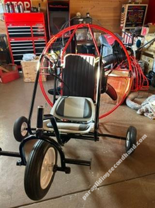 Fresh Breeze "Monster" PPG motor (24-hp Hirth F-33) mounted on a Flypod trike.