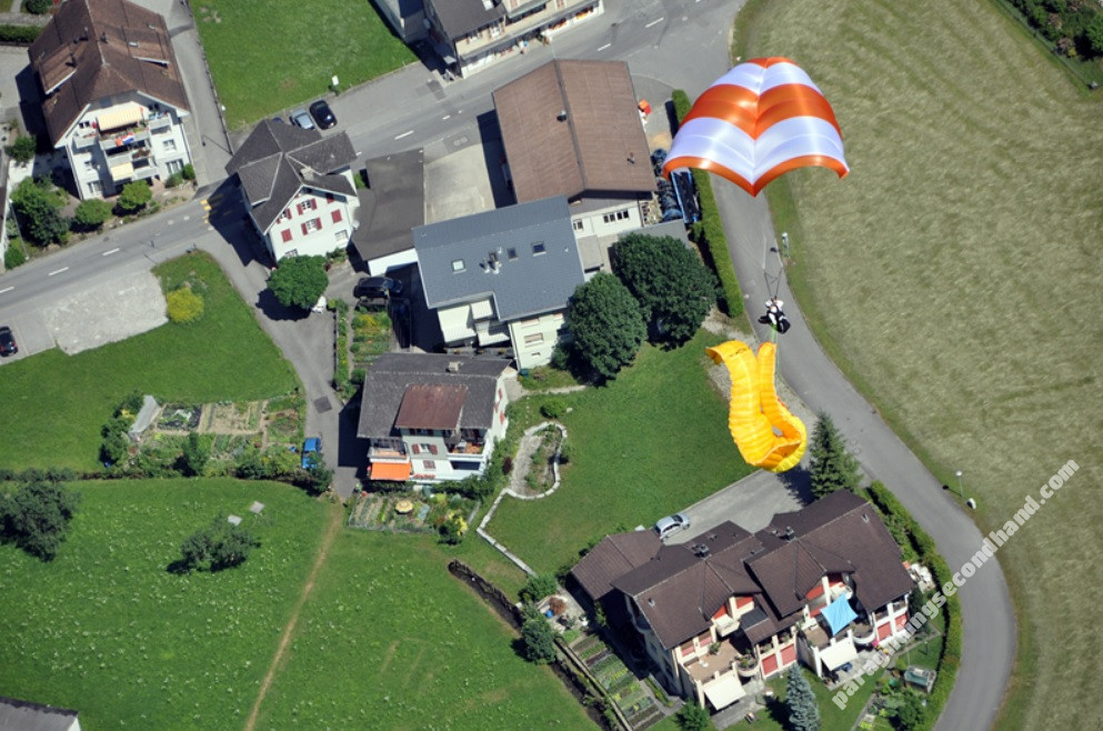 High Adventure Beamer 2 - steerable rescue parachute