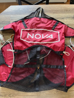Nova Montis, L