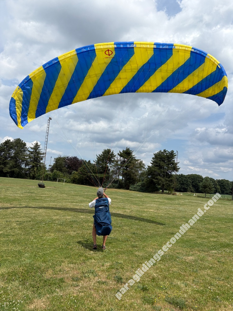 Symphonia 22 met splinternieuw harnas +parachute - Image 2