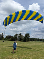 Symphonia 22 met splinternieuw harnas +parachute