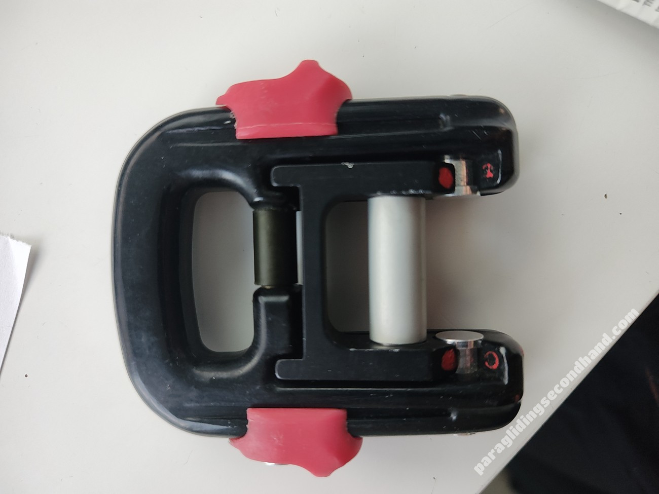 Quick-out paragliding carabiner - Image 2