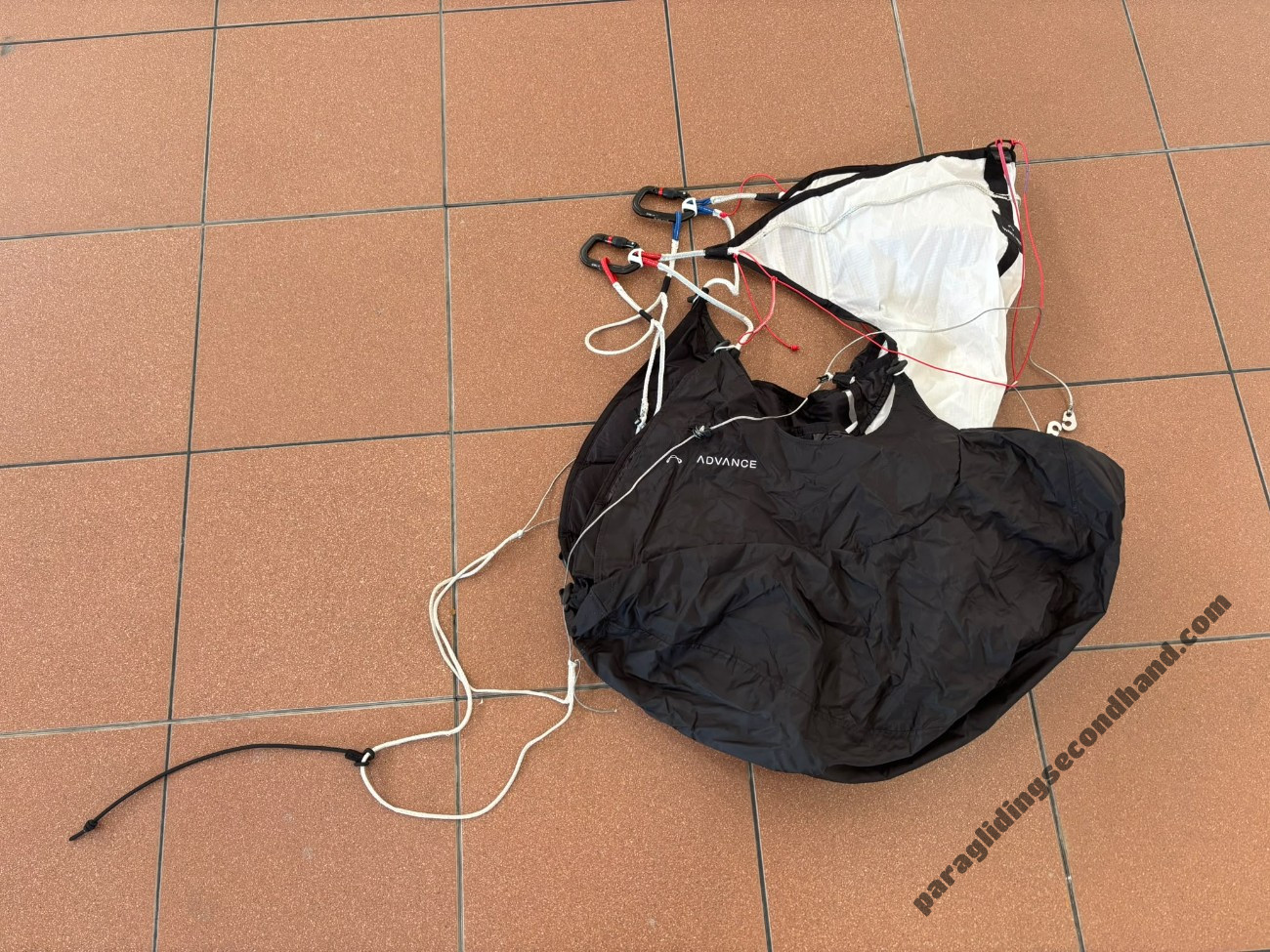 Advance Strapless 4, L, 2026 - Kuva 3