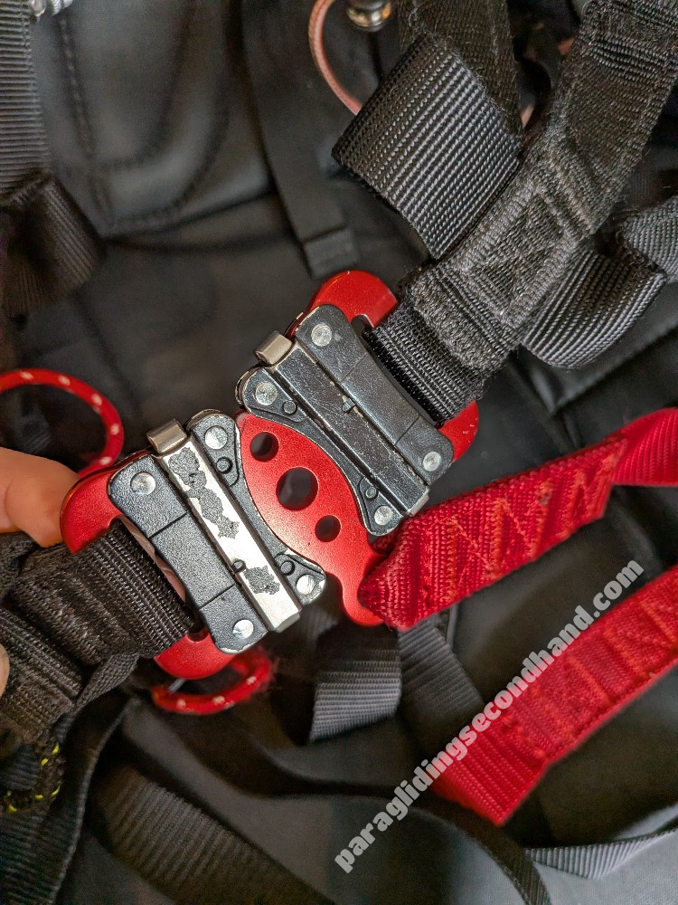 Full beginners kit -Niviuk Koyot 2, Gin Verso harness, reserve, travel bag, compression sack - Image 2