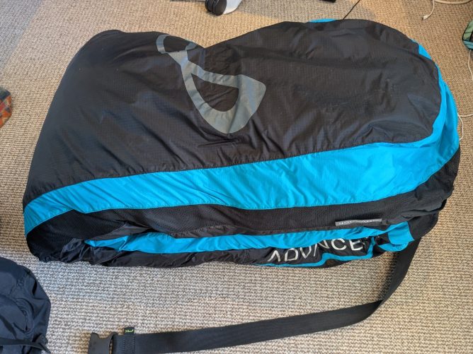 Full beginners kit -Niviuk Koyot 2, Gin Verso harness, reserve, travel bag, compression sack