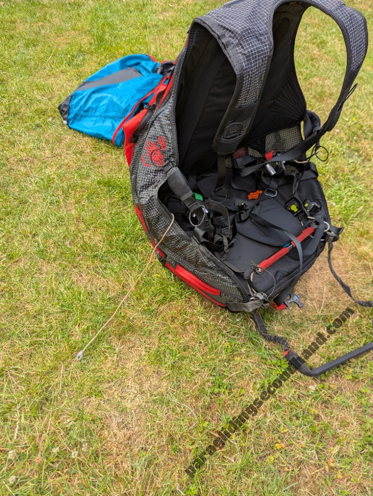Full Kit: Icaro Gravis Large, Aix 3 harness (brand new), Reserve, Flymaster GPS Vario, helmet, speed bar, Stirrup, new bag