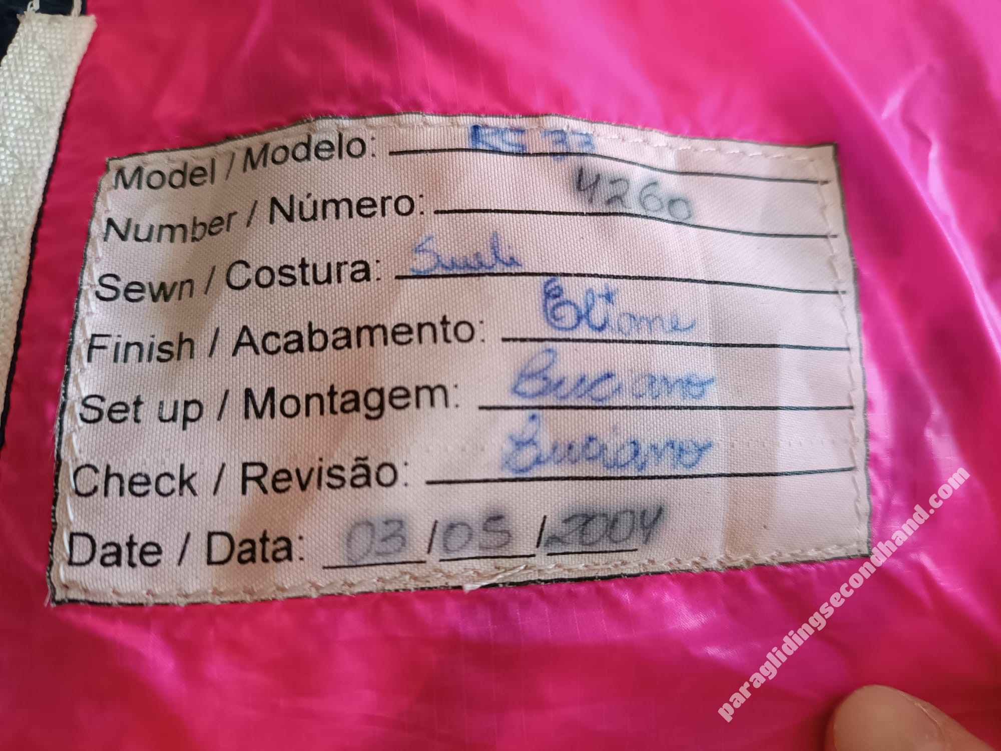 Parachute de secours 110 kg.